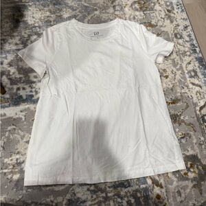 GAP Women’s White Short Sleeve Crew Neck Tee